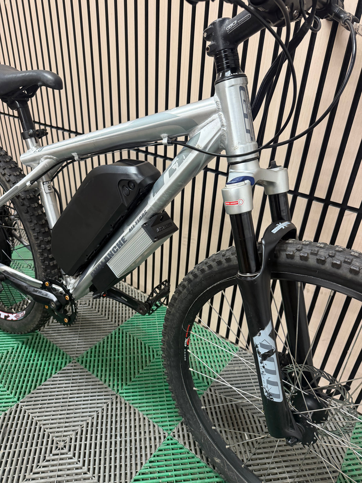 GT avalanche 48v 1000w electric e bike