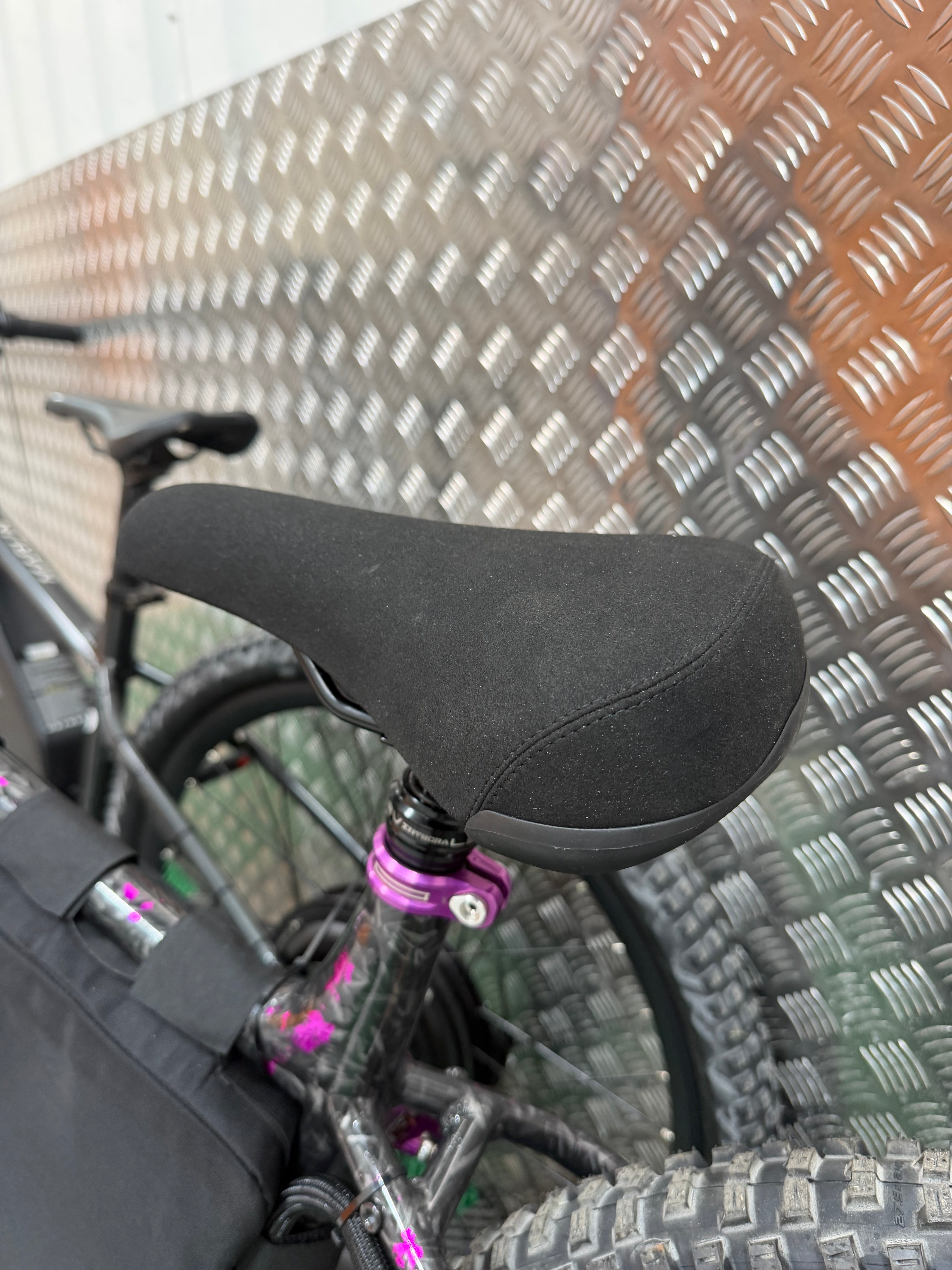 Wheelie seat